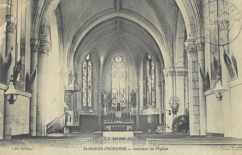 Carte postale ancienne Intérieur de l'église à Saint-Mars-d'Égrenne
