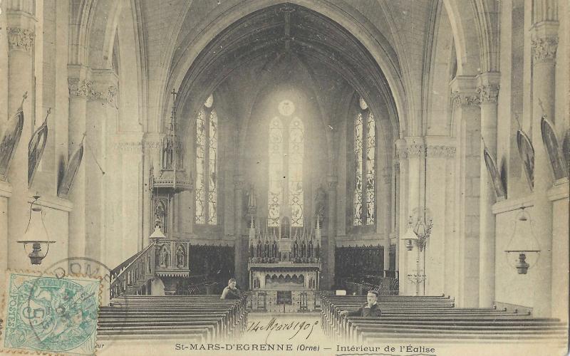 Carte postale ancienne Intérieur de l'église à Saint-Mars-d'Égrenne