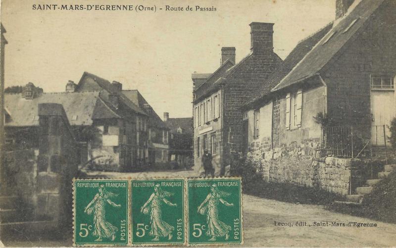 Carte postale ancienne Route de Passais à Saint-Mars-d'Égrenne