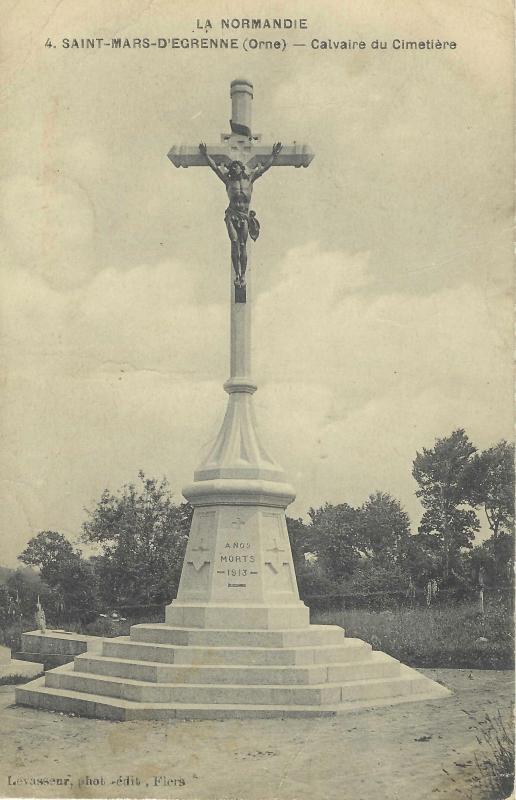 Carte postale ancienne Calvaire du Cimetière à Saint-Mars-d'Égrenne
