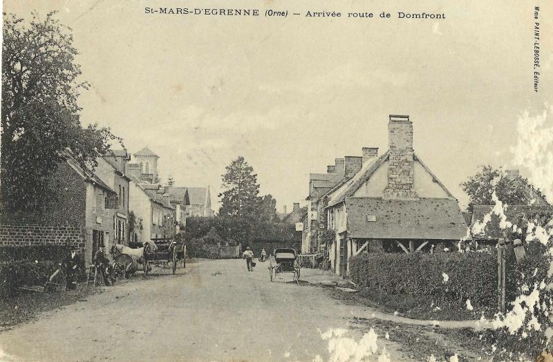 Carte postale ancienne Arrivé Route de Domfront à Saint-Mars-d'Égrenne