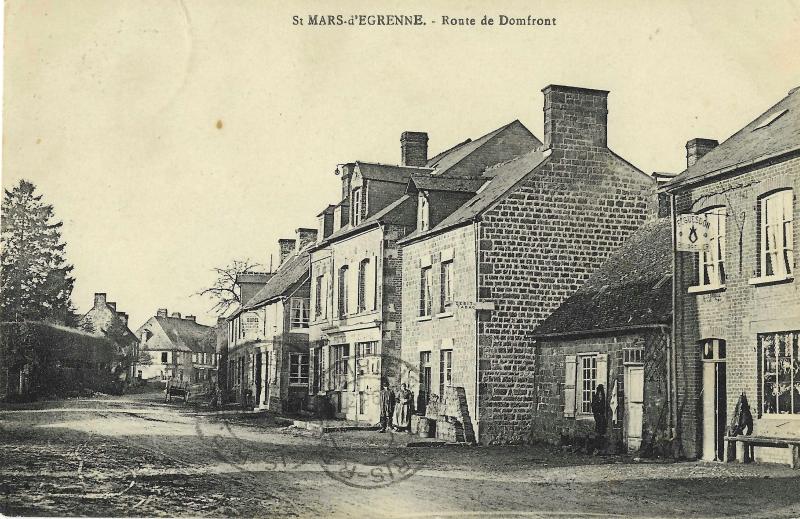 Carte postale ancienne Route de Domfront à Saint-Mars-d'Égrenne
