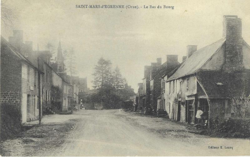 Carte postale ancienne Le bas du bourg à Saint-Mars-d'Égrenne