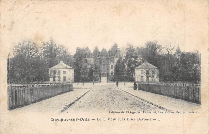 Carte postale ancienne Juvisy Sur Orge - Le Chateau Et La Place Davoust à Juvisy-sur-Orge