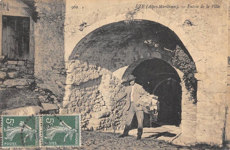 Carte postale ancienne Eze - Entree De La Ville à Èze