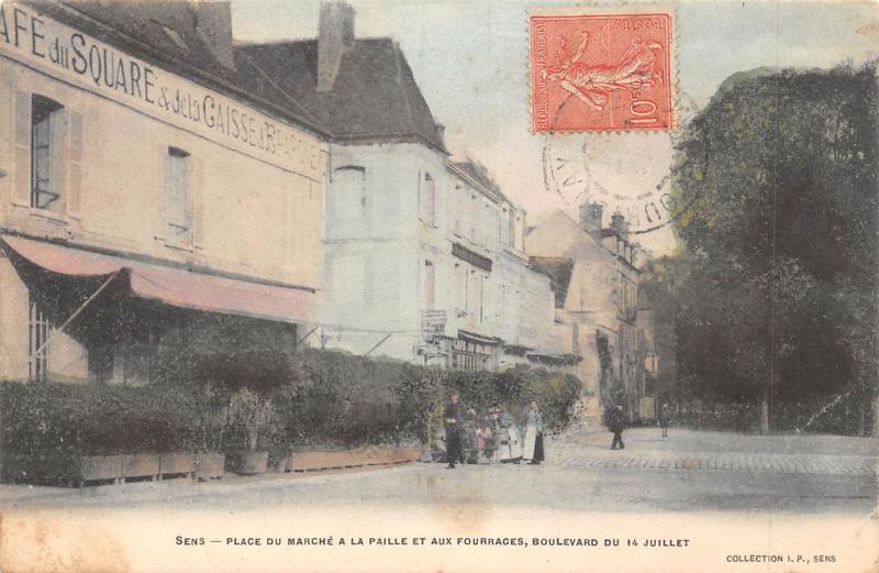 Carte postale ancienne Sens - Place Du Marche A La Paille Et Aux Fourrages - Bd Du 14 Juillet à Sens