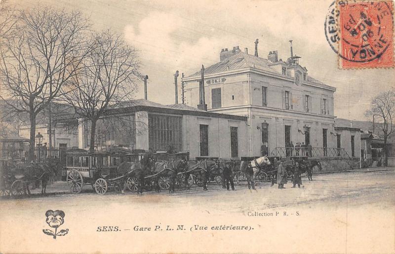 Carte postale ancienne Sens - Gare P.L.M. - Vue Exterieure à Sens