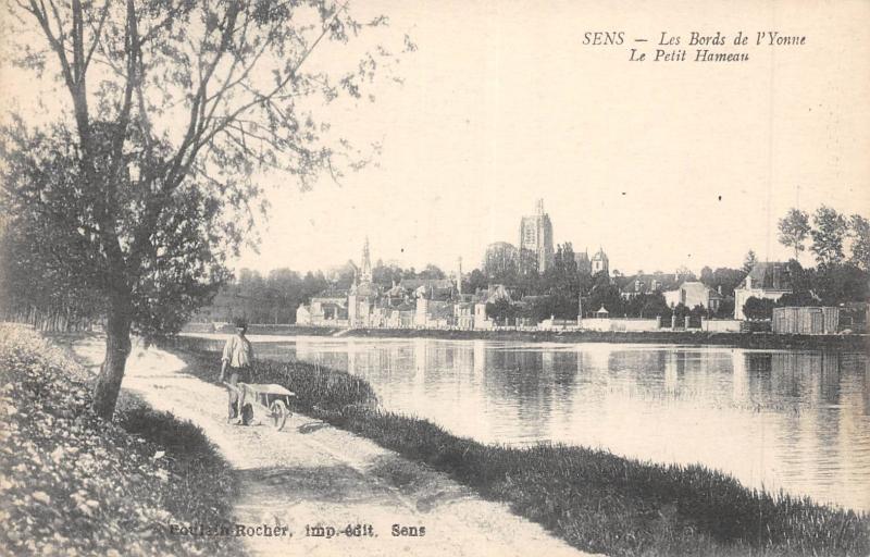 Carte postale ancienne Sens - Les Bords De L'Yonne - Le Petit Hameau à Sens
