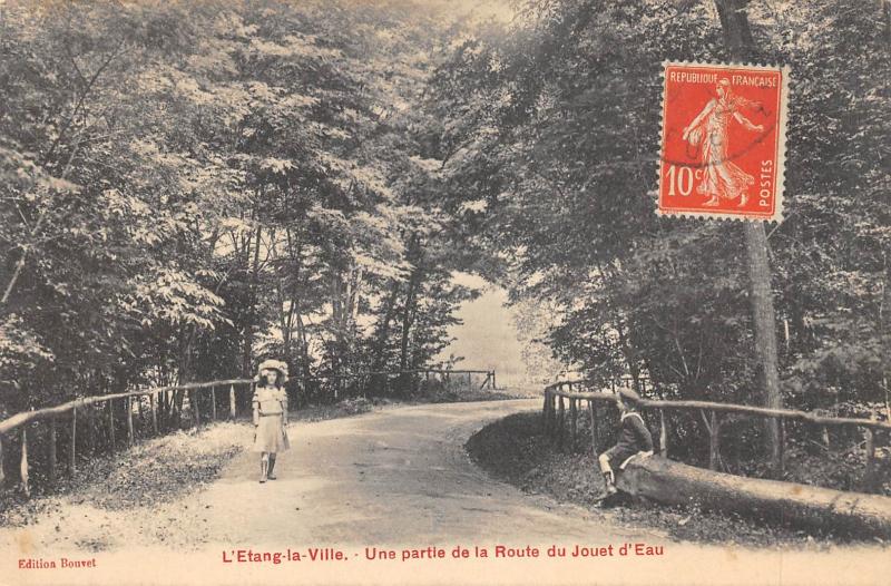 Carte postale ancienne L'Etang La Ville - Une Partie De La Route Du Jouet D'Eau à L'Étang-la-Ville