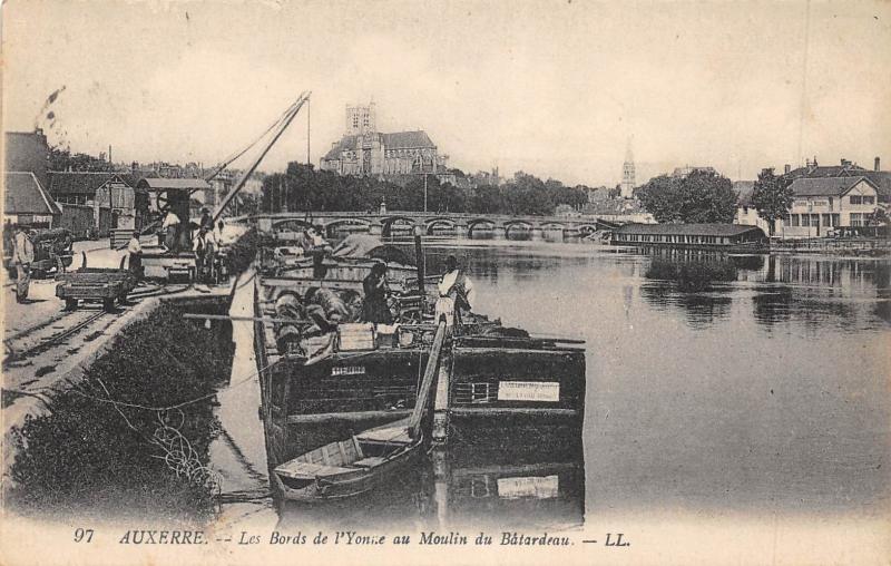Carte postale ancienne Auxerre - Les Bords De L'Yonne Au Moulin Du Batardeau à Auxerre