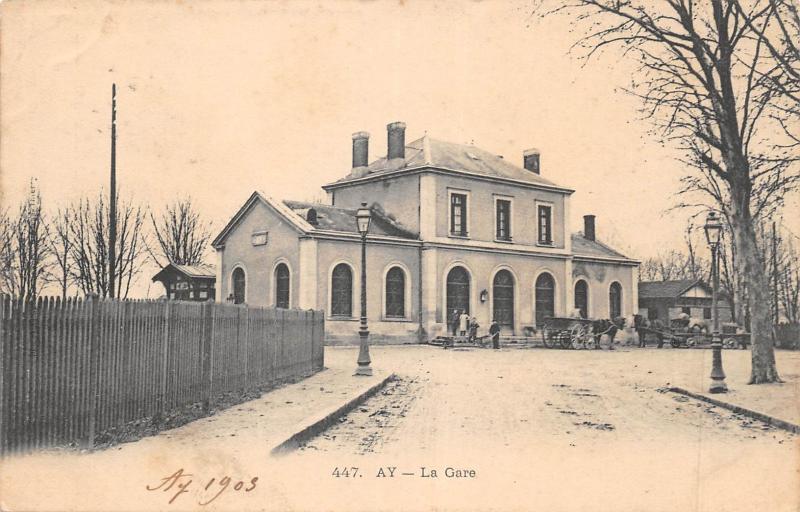 Carte postale ancienne Ay - La Gare