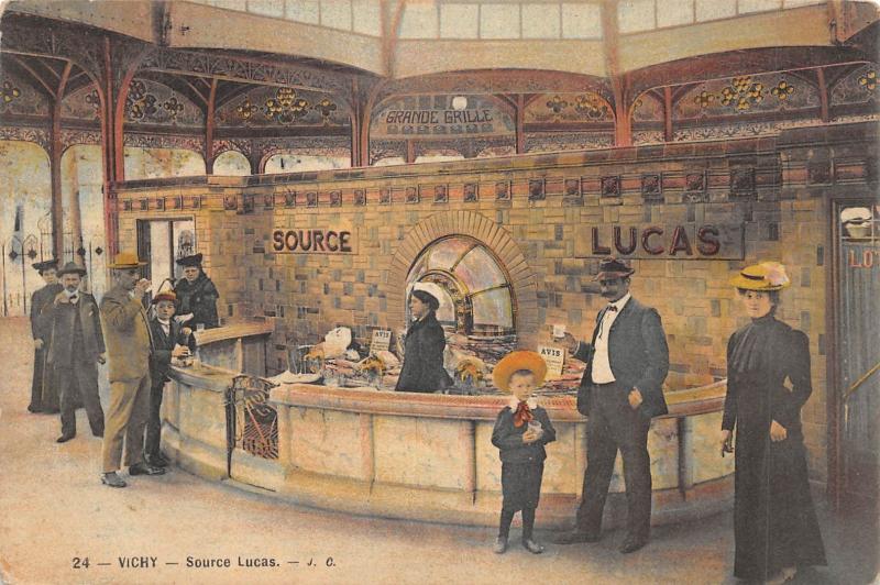 Carte postale ancienne Vichy - Source Lucas à Vichy