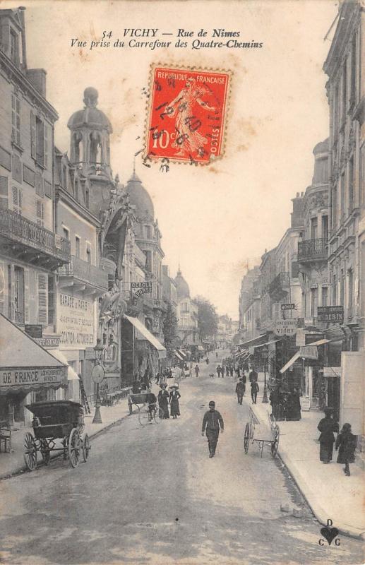 Carte postale ancienne Vichy - Rue De Nimes - Vue Prise Du Carrefour Des Quatre Chemins à Vichy