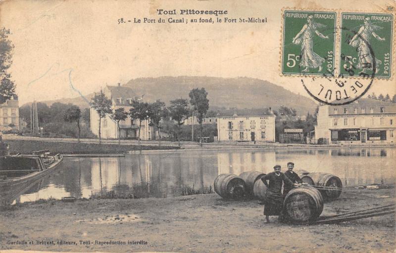 Carte postale ancienne Toul - Le Port Du Canal à Toul