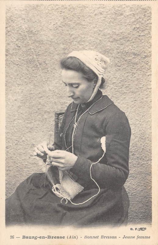 Carte postale ancienne Bourg En Bresse - Bonnet Bressan - Jeune Femme à Bourg-en-Bresse