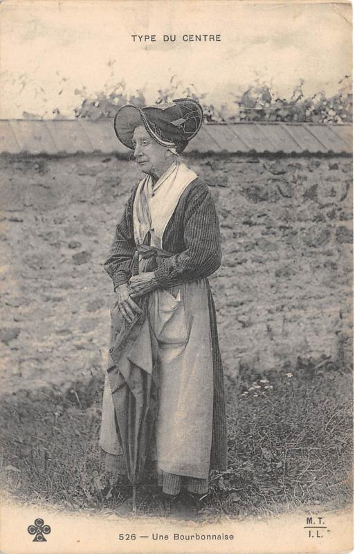 Carte postale ancienne Type Du Centre - Une Bourbonnaise