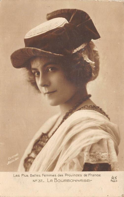 Carte postale ancienne La Bourbonnaise