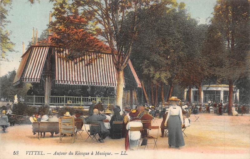 Carte postale ancienne Vittel - Autour Du Kiosque A Musique à Vittel