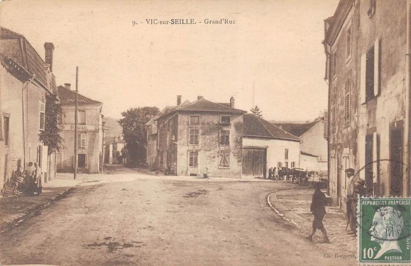 Carte postale ancienne Vic Sur Seille - Grand Rue à Vic-sur-Seille