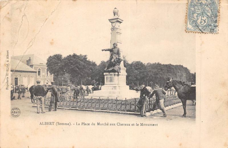 Carte postale ancienne Albert - La Place Du Marche Aux Chevaux à Albert