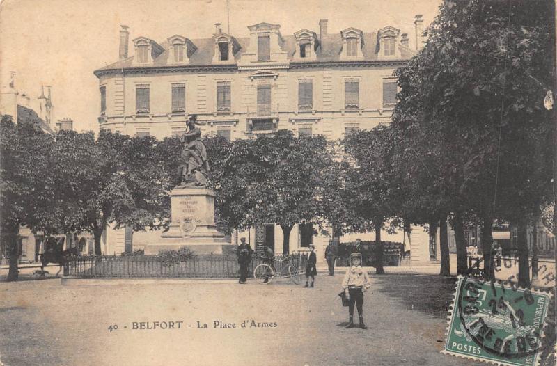 Carte postale ancienne Belfort - Place D'Armes à Belfort