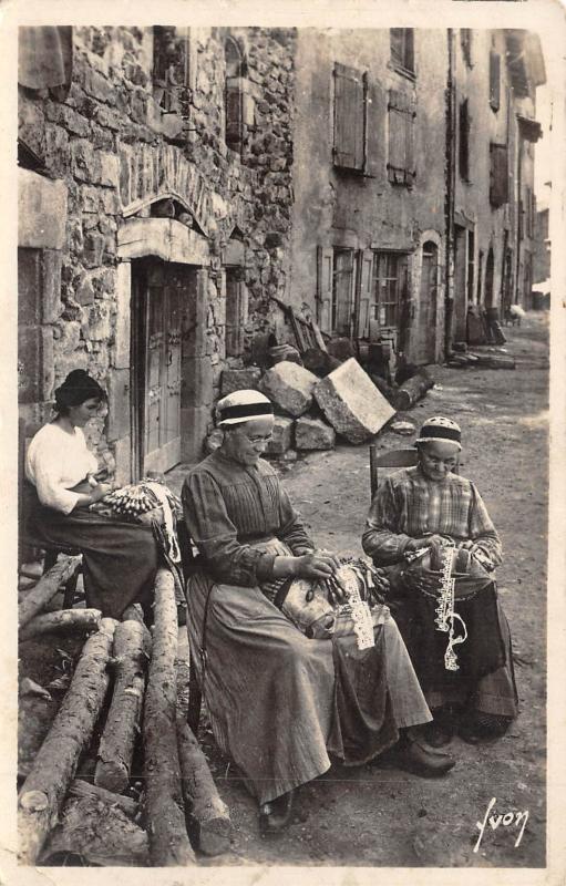 Carte postale ancienne Le Puy - Dentellieres Du Pays