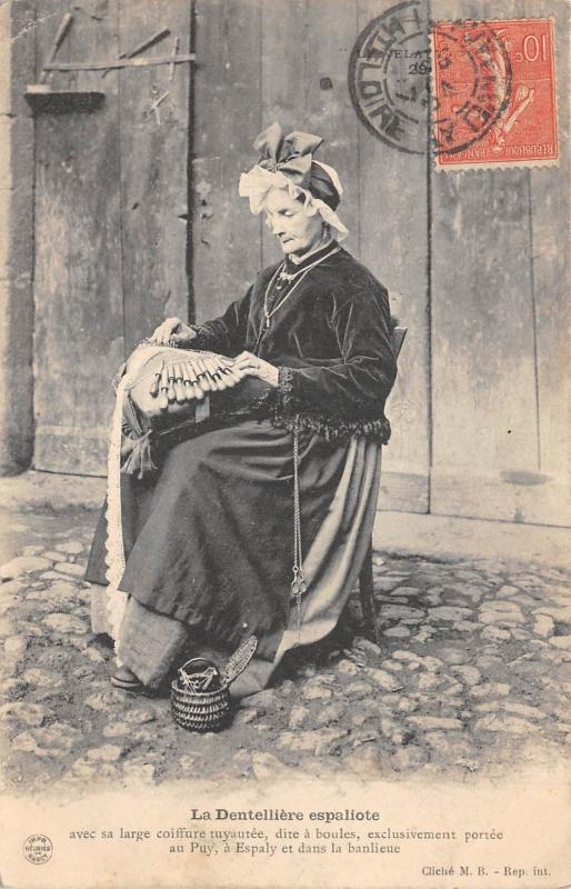 Carte postale ancienne La Dentelilere Espaliote