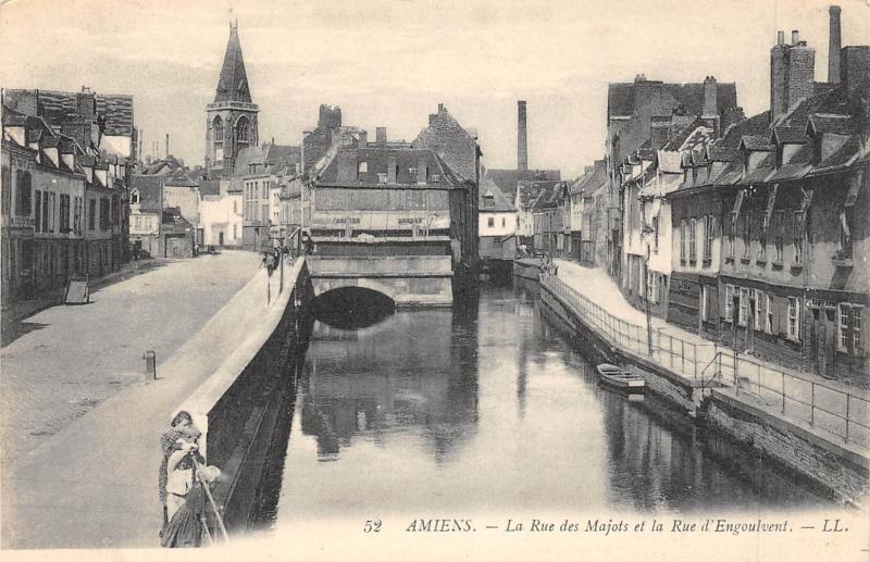Carte postale ancienne Amiens - La Rue Des Majots Et La Rue D'Engoulvent à Amiens