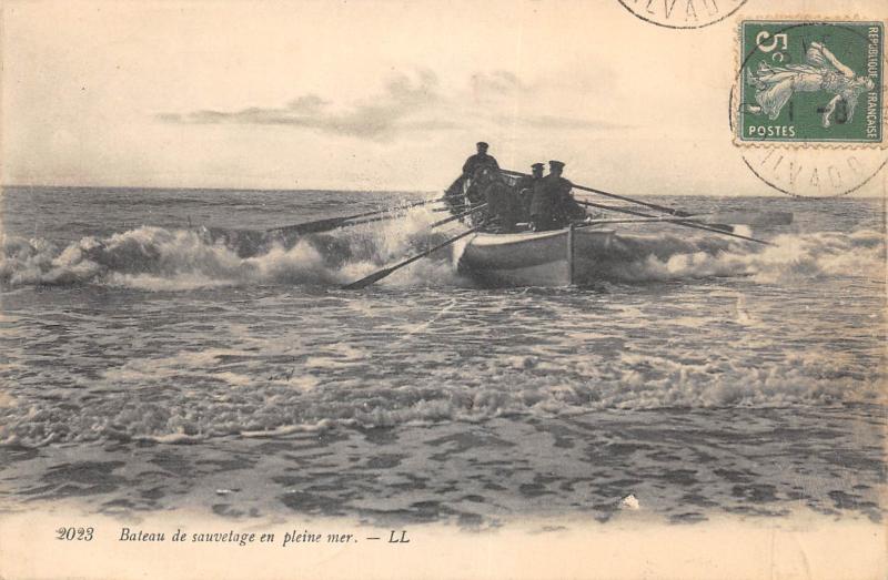 Carte postale ancienne Calvados - Bateau De Sauvetage En Pleine Mer