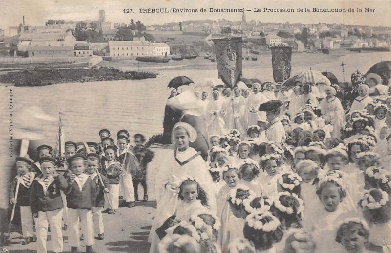 Carte postale ancienne Treboul - La Procession De La Benediction De La Mer
