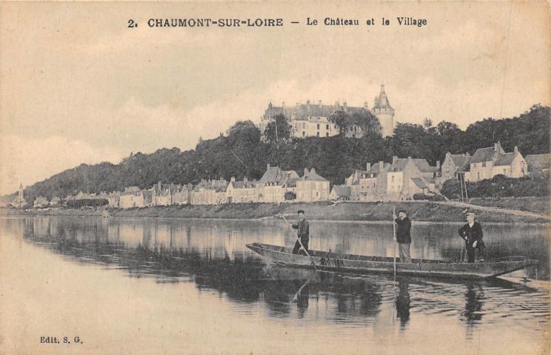 Carte postale ancienne Chaumont Sur Loire - Le Chateau Et Le Village à Chaumont-sur-Loire
