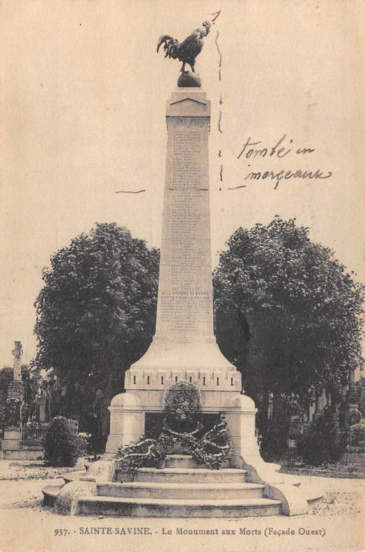 Carte postale ancienne Sainte Savine - Le Monument Aux Morts à Sainte-Savine