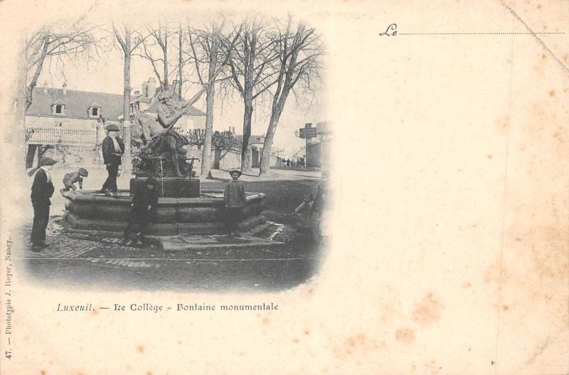 Carte postale ancienne Luxeuil - Le College - Fontaine
