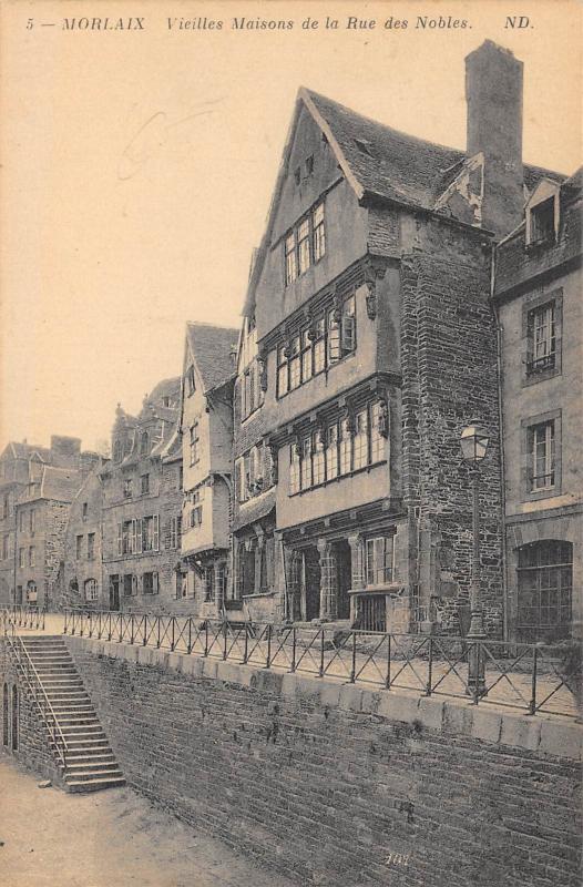 Carte postale ancienne Morlaix - Vieilles Maisons De La Rue Des Nobles à Morlaix