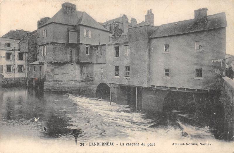 Carte postale ancienne Landerneau - La Cascade Du Pont à Landerneau