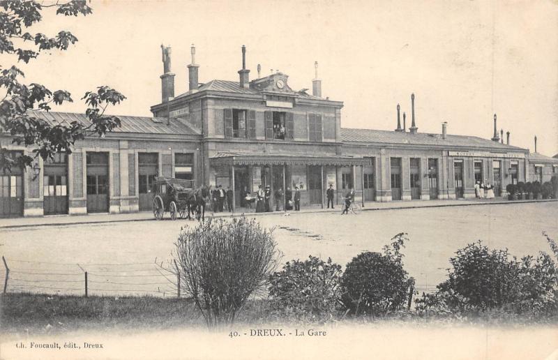 Carte postale ancienne Dreux - La Gare à Dreux