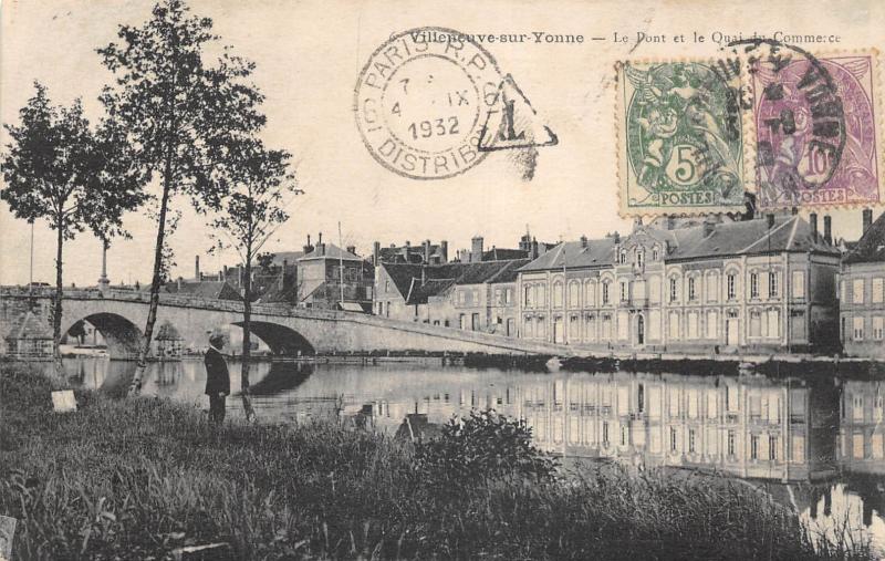 Carte postale ancienne Villeneuve Sur Yonne - Le Pont Et Quai Du Commerce à Villeneuve-sur-Yonne