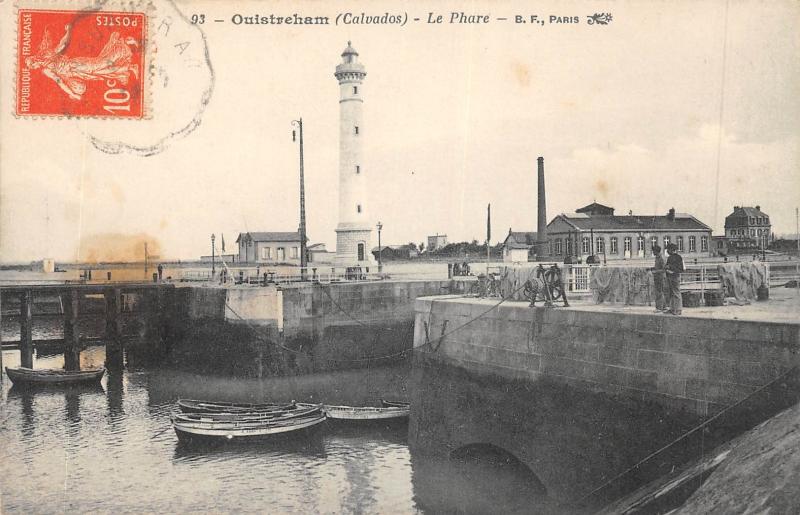Carte postale ancienne Ouistreham - Le Phare à Ouistreham