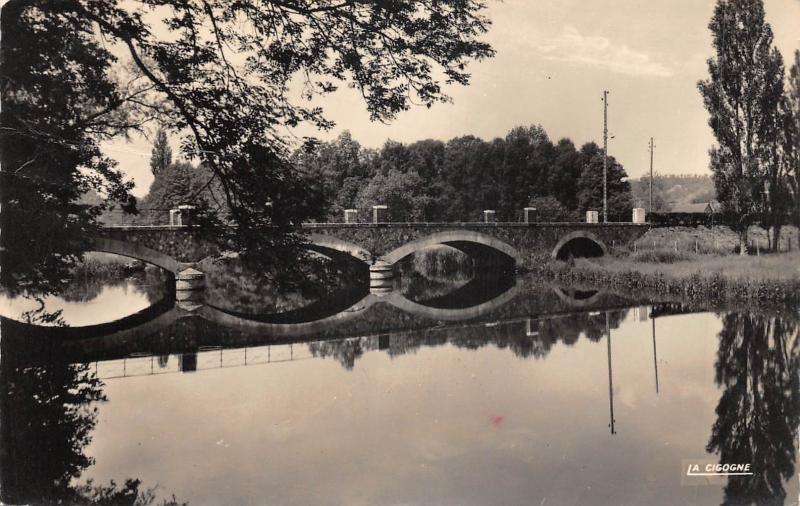 Carte postale ancienne Ezy - Le Pont Neuf