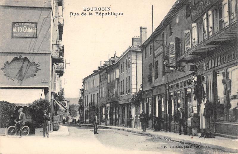 Carte postale ancienne Bourgoin - Rue De La Republique