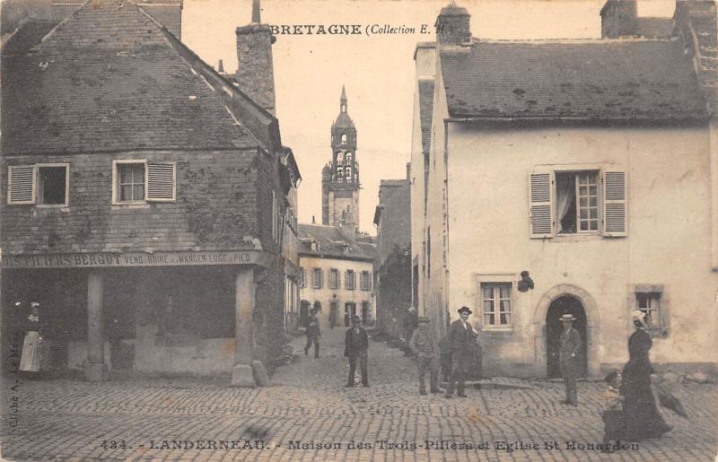 Carte postale ancienne Landerneau - Maison Des Trois Piliers à Landerneau