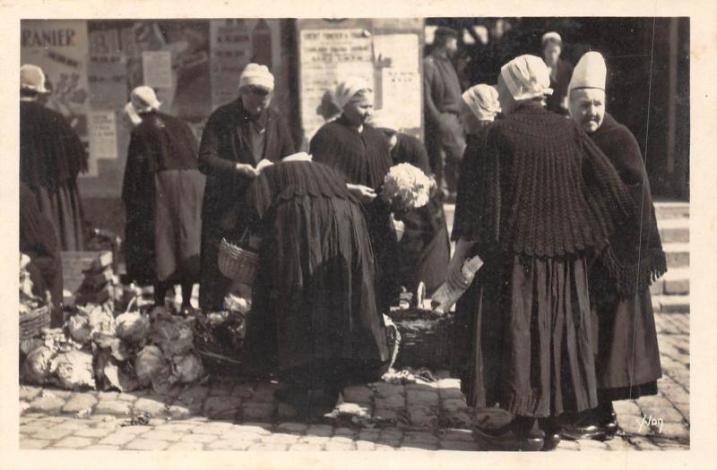Carte postale ancienne Douarnenez - Types De Bretonnes à Douarnenez
