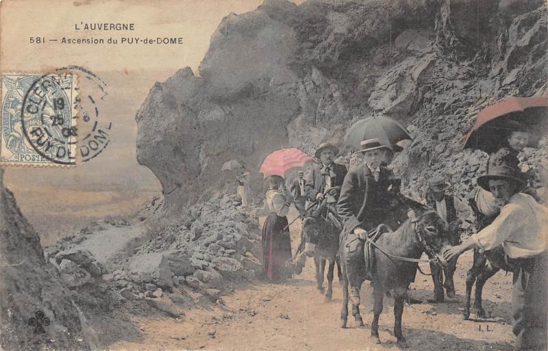 Carte postale ancienne L'Auvergne - Ascension Du Puy De Dome
