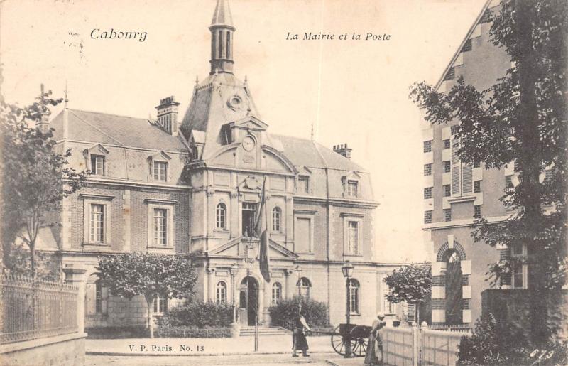 Carte postale ancienne Cabourg - La Mairie Et La Poste à Cabourg