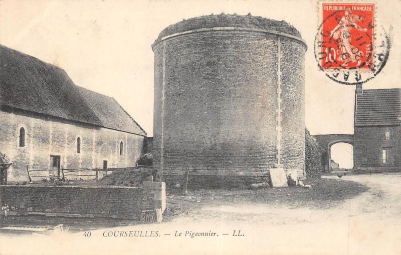 Carte postale ancienne Courseulles - Le Pigeonnier