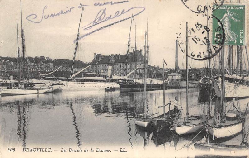 Carte postale ancienne Deauville - Les Bassins De La Douane à Deauville