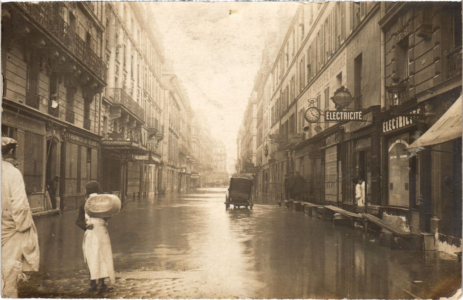 Carte postale Paris - Inondations 1910 - Boulevard Diderot